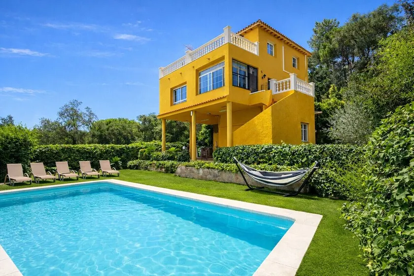 2 Private Abodes in One Magnificent Villa! - Image 1