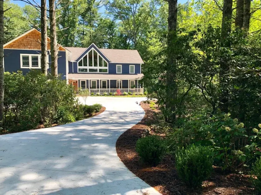 Schönes neues großes Einfamilienhaus in den Toren des Country Club of Sapphire Valley. - Image 1