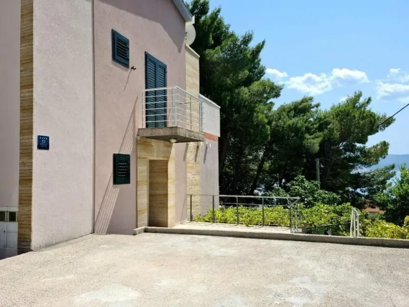 House Pine tree (100231-K1) - Lokva Rogoznica - Image 1