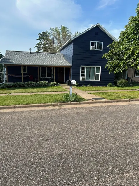 Spacious four bedroom house -walking distance to Lake Superior / Washburn shops - Image 1