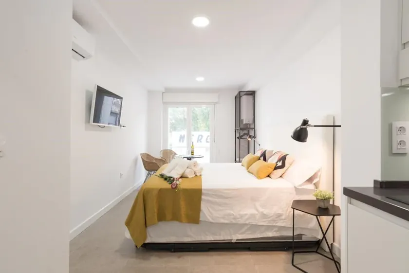 Studio-Standard-Ensuite-Balkon-Poseidon - Image 1