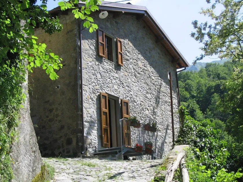 Stone farmhouse:kitchen+2bedr+2bathr+ifournished laundry CIN: IT046022C2IHU96TA5 - Image 1