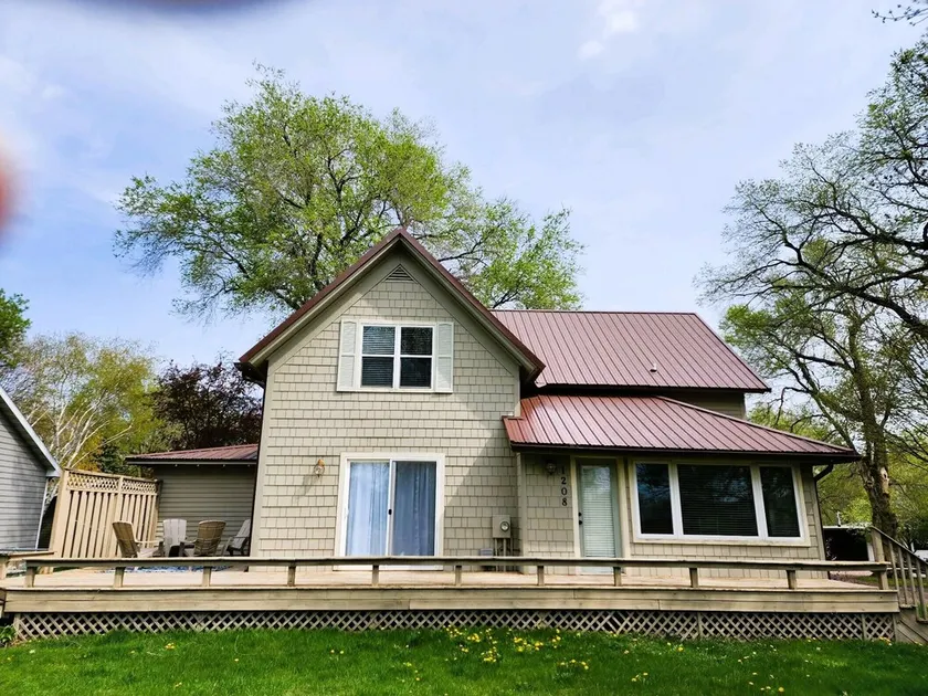 1 Block from East Lake!  - Image 1