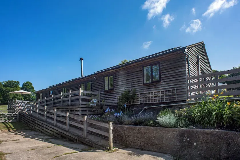 Disabled and family friendly bungalow on working farm in East Sussex countryside - Image 1