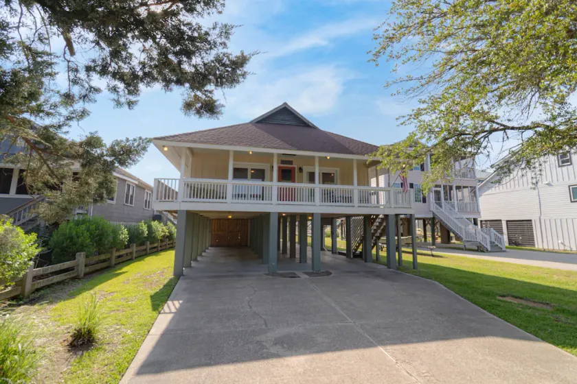 Maison de 4 chambres et 3 salles de bains sur le ruisseau avec un quai à Pawleys Island - Image 1