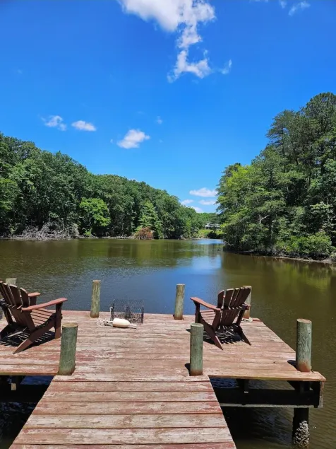 Private home on creek with dock.  - Image 1