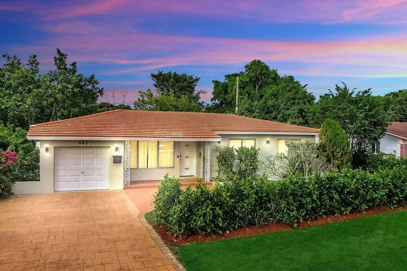 Beautiful 3 Bedroom 2 Bathroom Home in Quiet Miami Neighborhood Near Everything - Image 1