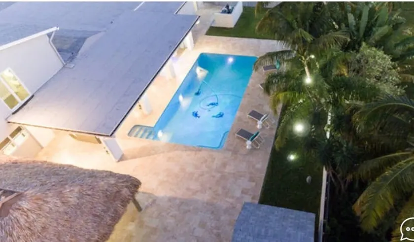 GRAND DOMAINE B-BALL / POOL HOME + terrain de b-ball, piscine surdimensionnée - Image 1