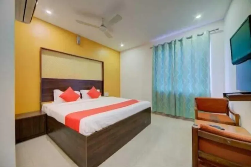 HOTEL NEW MEREDIAN ORCHID - Image 1
