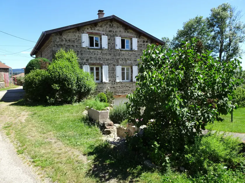 Cozy 8-person gîte, Parc Naturel du Pilat, ideal for families and groups. - Image 1
