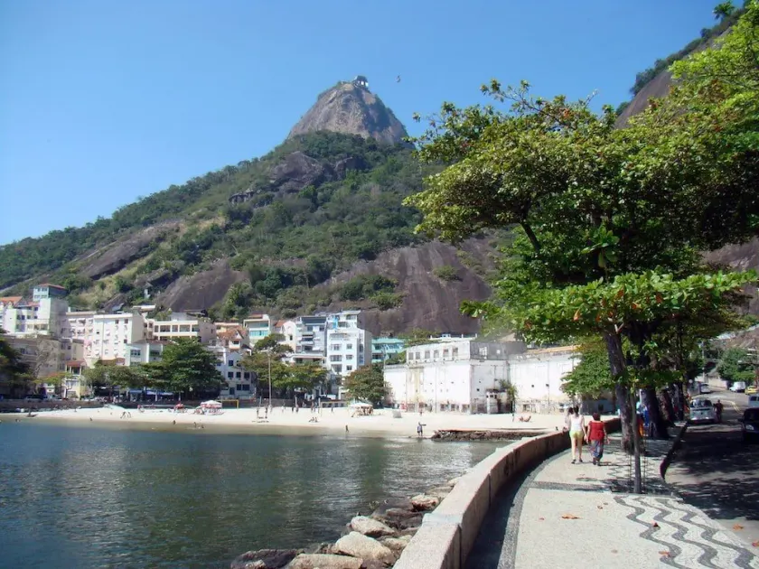 URCA, Ap. 2 qtos. ai piedi della pagnotta di zucchero. 200 metri dal mare della baia di Guanabara. - Image 1