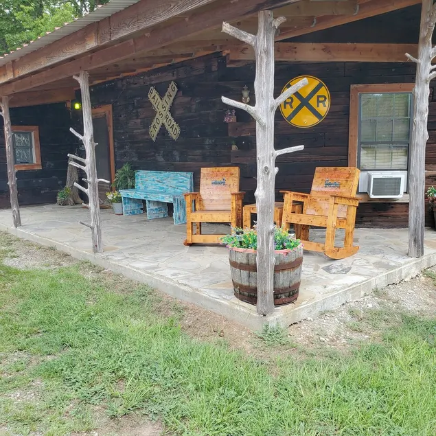 A unique cabin, comfortable with private hot tub! - Image 1