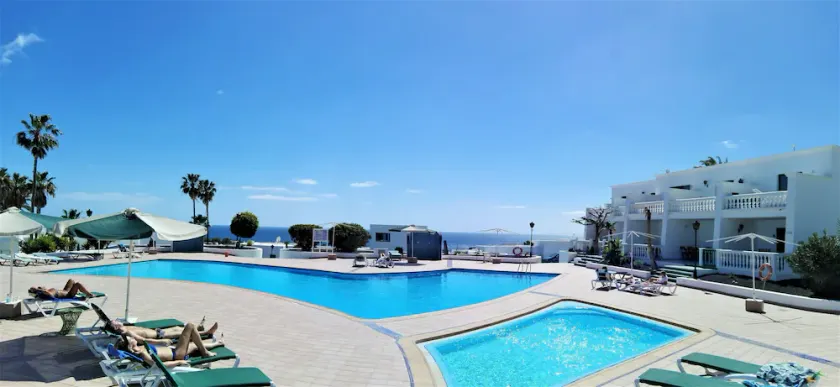 TOTALY renoveret lejlighed i FORAN swimmingpoolen med WIFI - Image 1