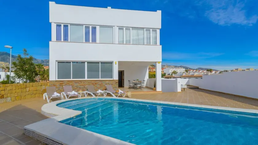 Villa con griglia, terrazza e giardino | Vista sulla città | Ideale per il telelavoro - Image 1