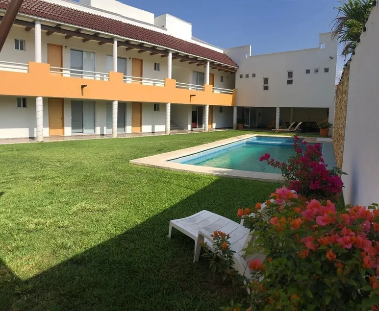 Residencia con Jardín y Alberca, Capacidad 41 huéspedes / 10 habitaciones con baño - Image 1