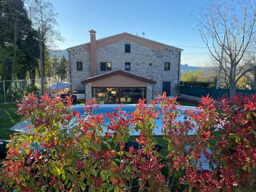 Newly renovated Italian villa with external hot tub and heated swimming pool - Image 1