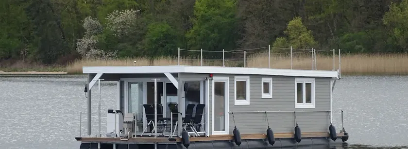 Houseboat Janne Lübeck including canoe, SUP and WLAN 50 MBit s Flat - Image 1