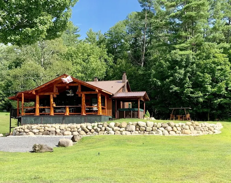 Adirondack Mt. 4 säsong Lakefront Cabin på sjön Algonquin, Wells, NY. - Image 1