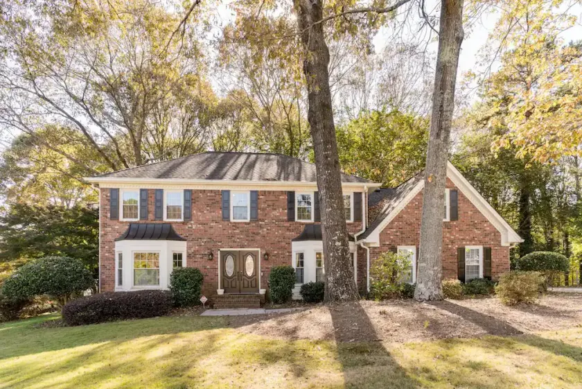 Colonial with a contemporary flare. Come relax and unwind! - Image 1