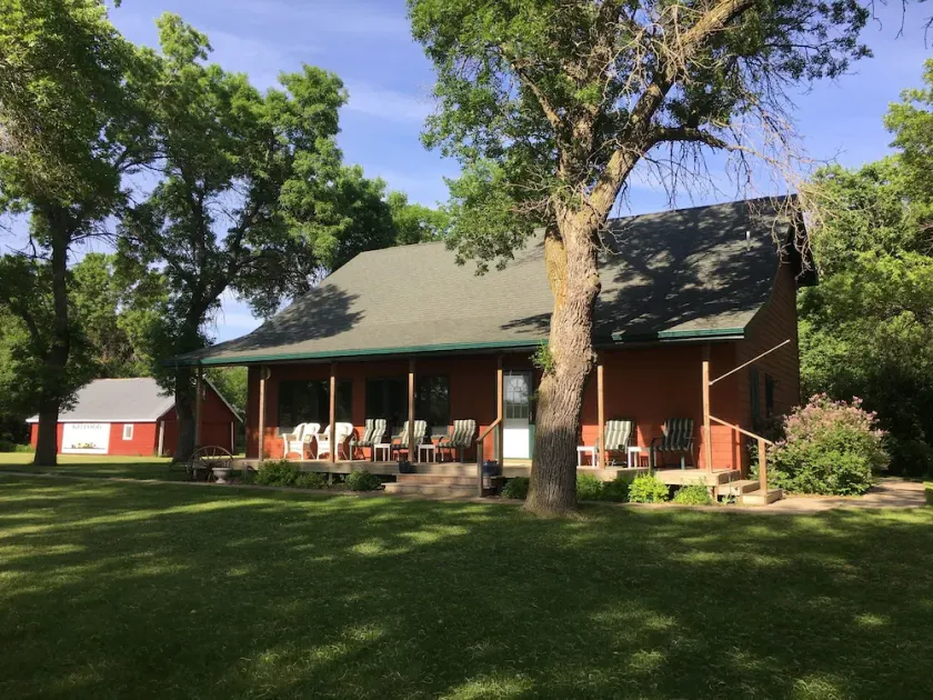 5 BR/2.5 BA Hunting & Fishing Lodge - Image 1