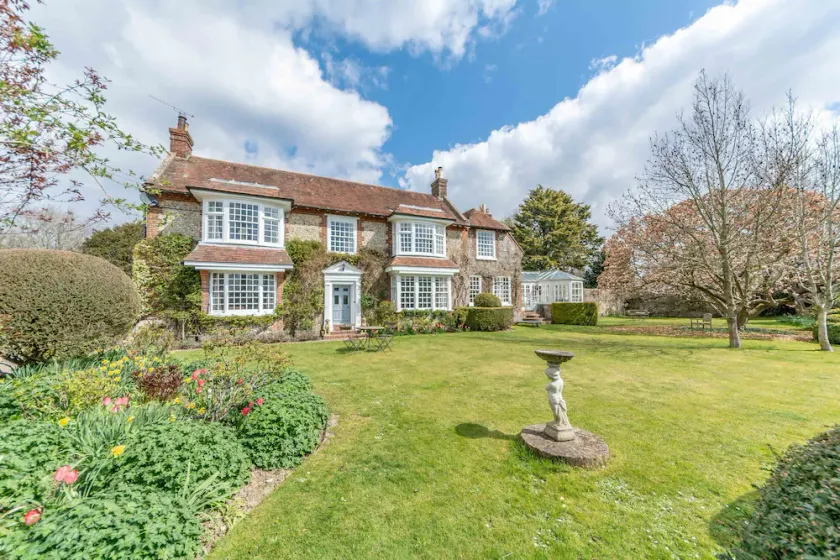 Magnificent country house near Goodwood - Image 1