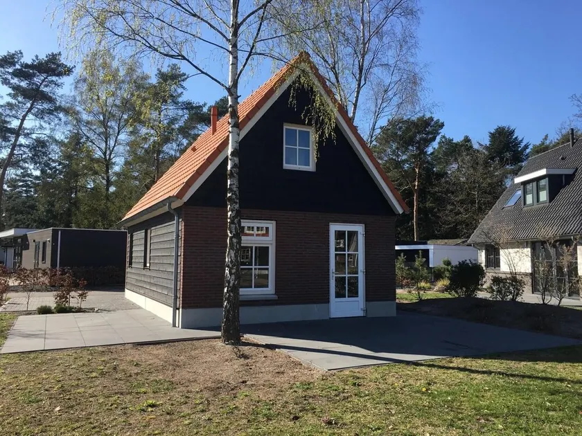 Detached bungalow with two bedrooms and one bathroom - Image 1