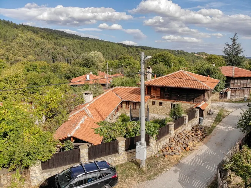 Rent-a-villa with outdoor jacuzzi, BBQ, trampoline and indoor infrared sauna - Image 1