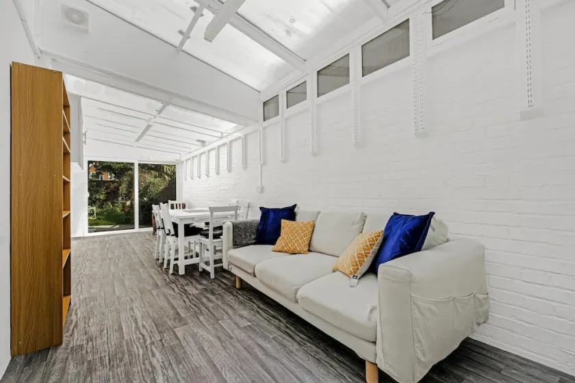Spacious 5-Bedroom 2-Bath Home in Stanwell - Image 1