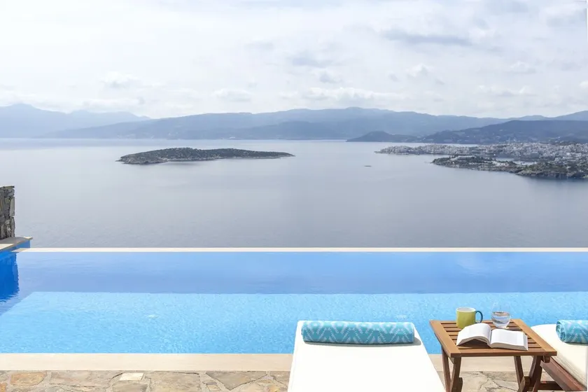 Stunning private property for 2 with large infinity pool and breathtaking views - Image 1