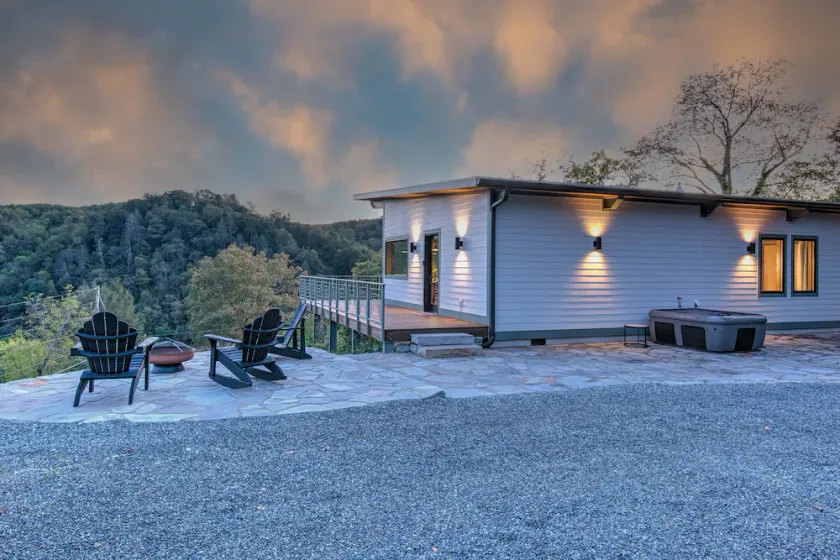 Modern Luxury Meets Mountain Getaway. Amazing Views, Hot Tub+More! - Image 1