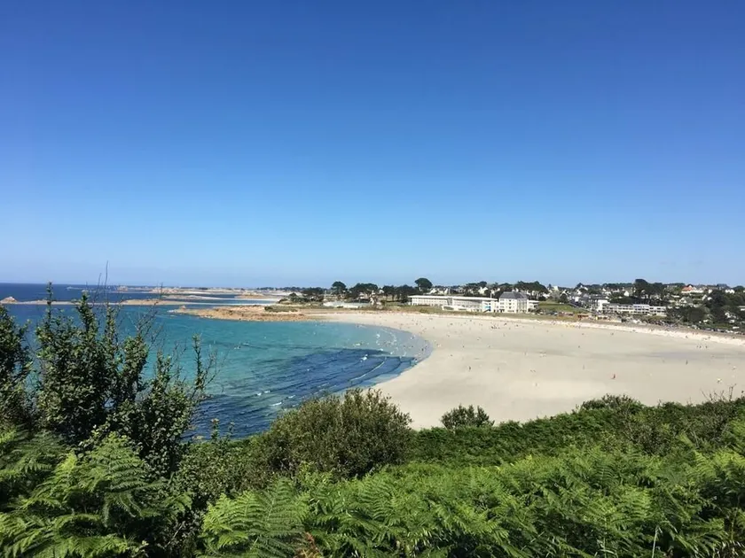 \"Keramuze: comfortable sea-view gîte with terrace and small garden. Beach 200m away - Image 1