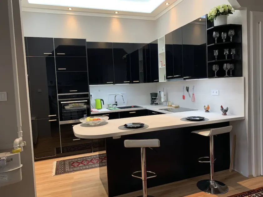 Completely refurbished, renovated bright apartment!!! - Image 1