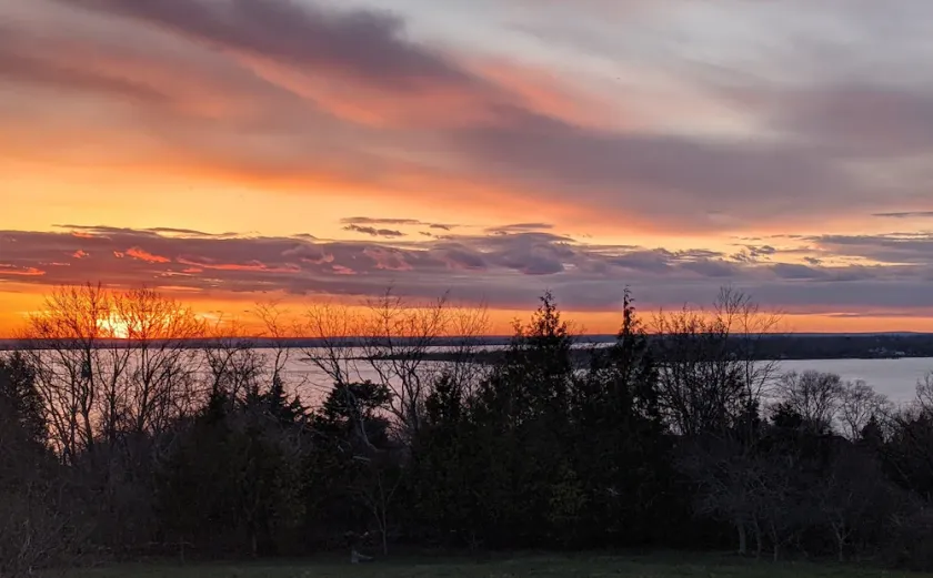 Enjoy elegant comfort with breathtaking water views on grand property - Image 1