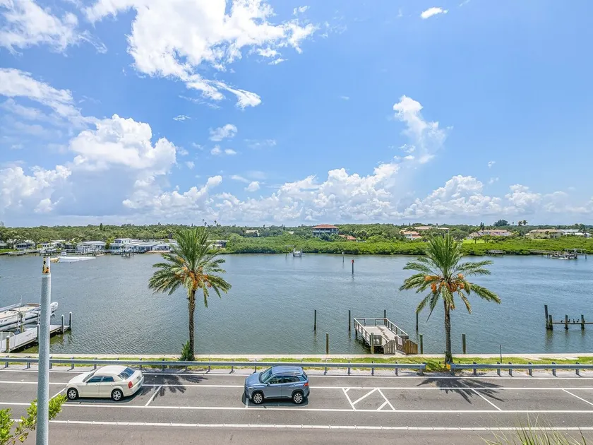 West Coast Vista 3E Bay View Condo with Beachfront Heated Pool - Image 1