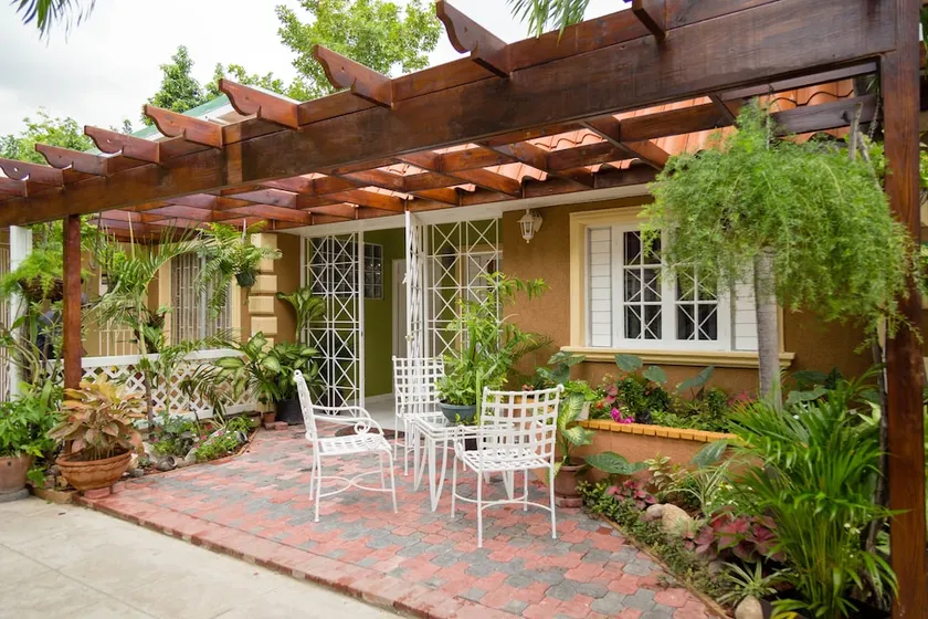 Centrally Located Guest Apartments II - Image 1