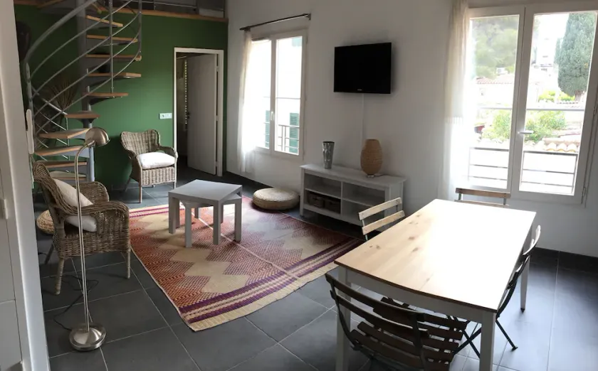 40m2 duplex, 4 sovepladser i hjertet af landsbyen på øen Porquerolles - Image 1