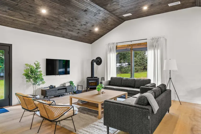 Campfire Bungalow - Kid Friendly - Image 1