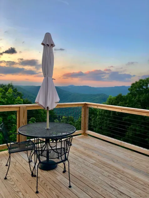 Enjoy spectacular views just seconds from the Blue Ridge Parkway. - Image 1
