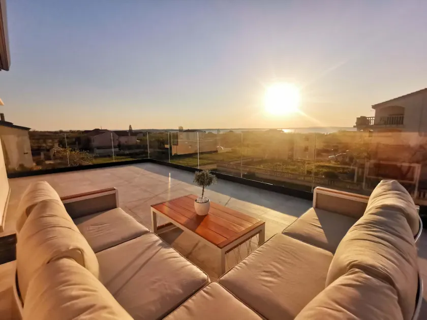 Apartment with stunning sea views - Image 1