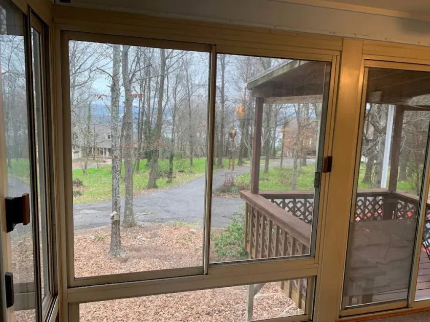 QUIET PRIVATE BLUFF TOP HIDEAWAY, CLOSE TO EVERYTHING - Image 1