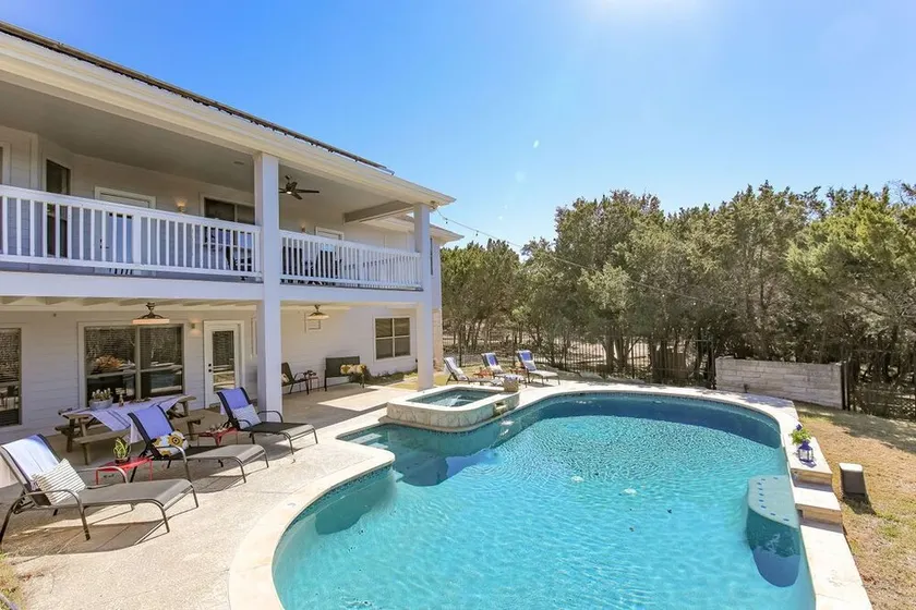 Charming Getaway - Designer Home & Hot Tub - Image 1