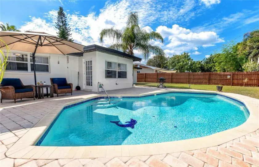 Heated POOL Oasis DOG/FAMILY Welcome! 6mi-BEACHES & 2mi to DWTN! Fast/Free WI-FI - Image 1
