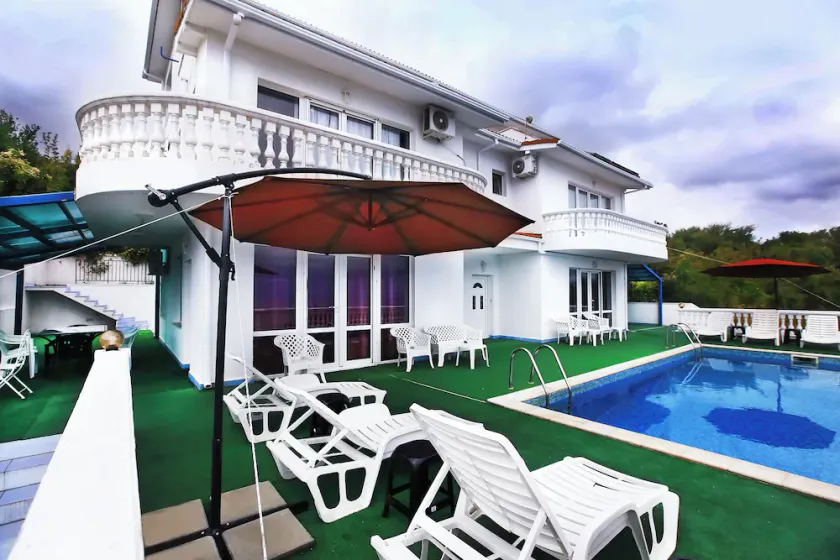Villa Emloti Art-Decor & Modeboutique - Image 1