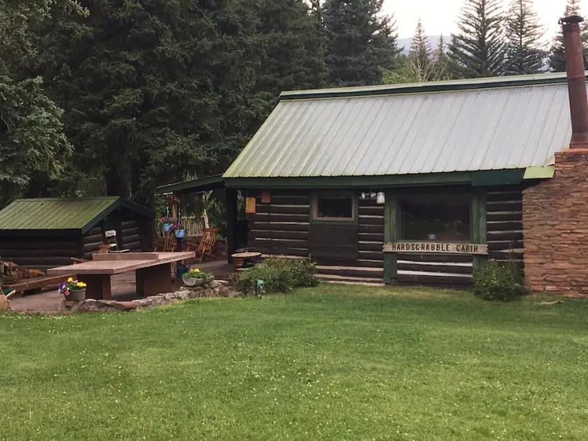 Cross Creek Ranch Blockhaus Hideaway für den perfekten Kurzurlaub - Image 1