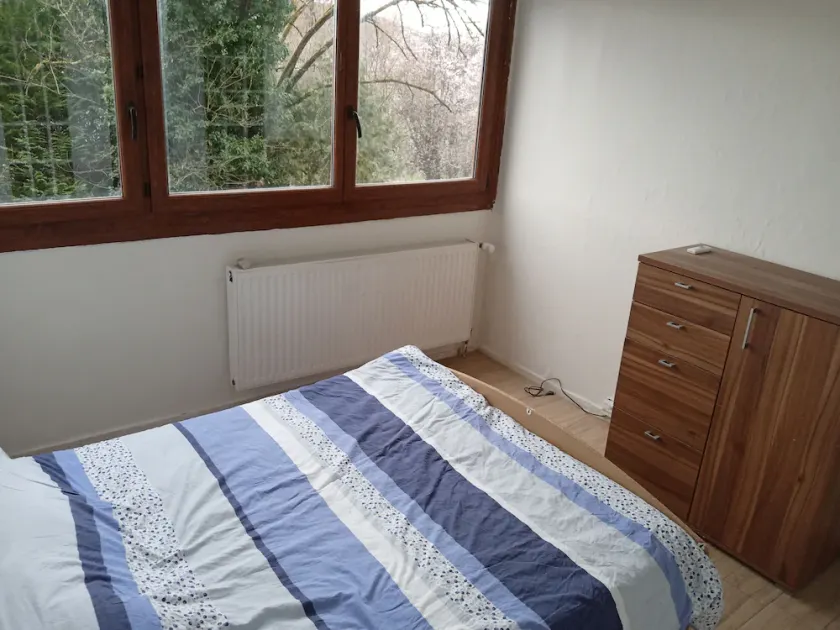 Apartment with free parking - Image 1