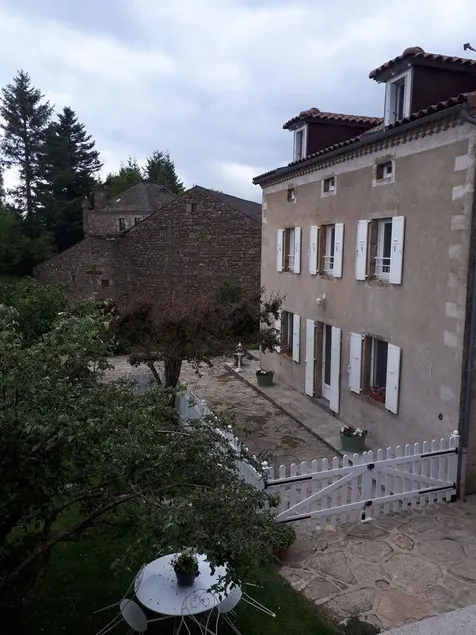 Large family home near Lac de Naussac 15/pers. - Image 1