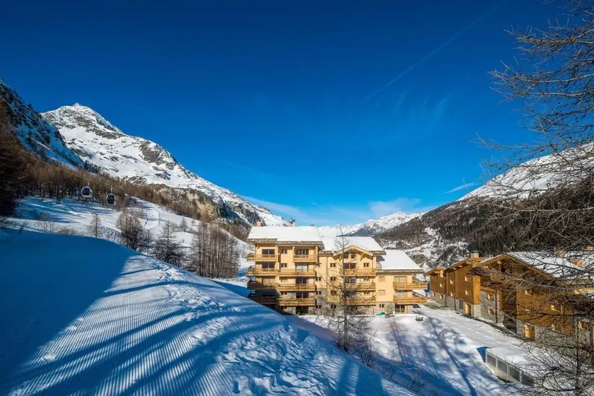 50m from ski slopes, 6th floor, swimming pool, sauna, hammam, balcony, fireplace or stove, tv - Image 1