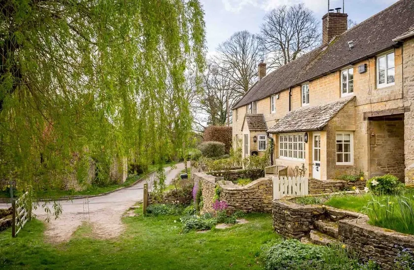 WILLOW COTTAGE, family friendly in Bourton-On-The-Water - Image 1