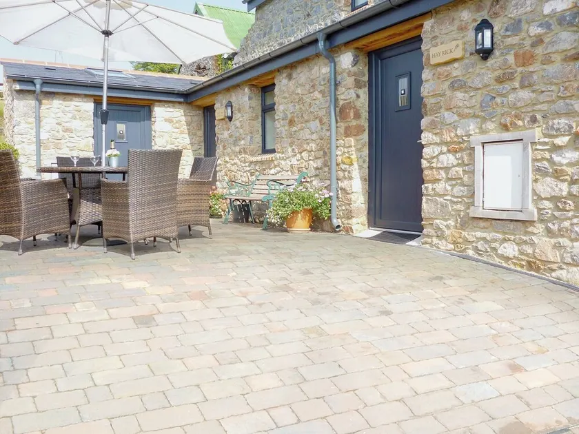 4 bedroom accommodation in Luton, near Newton Abbot - Image 1