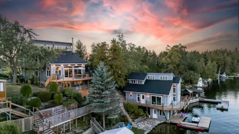 Kawartha Luxus Haus am Wasser! Lebe im Bootshaus! Billardtisch, Kamin, Kanu - Image 1